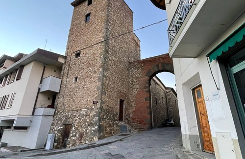 San Casciano in Val di Pesa Apartamento | Characteristic apartment in historic 1300s tower