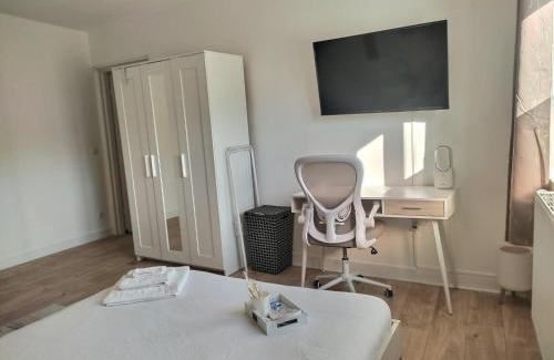 Woippy Casa | Ch privée 18m - Canapé - Netflix - Appart 120m