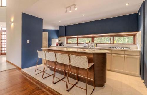 Alejandria Casa | CH65 Luxury 5BR Villa Jacuzzi Garden de Oro