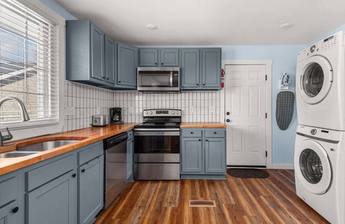 Hadley - Washington Condominio | CH714 ~ New Listing ~ Clean, No Frills, Efficiency ~ Comfortable and Near Downtown ~ Free Parking