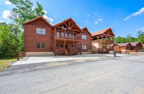 Caton Casa | Cha Chas Castle 8BR Sleeps 30 w Pool Jacuzzi