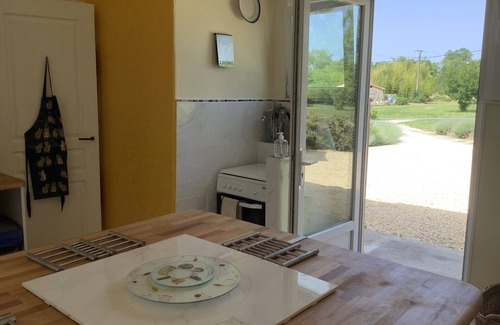 Saint-Etienne-de-Villereal Cabaña | Charming Cottage in Saint Etienne