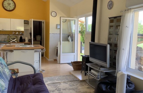 Saint-Etienne-de-Villereal Cabaña | Charming Cottage in Saint Etienne