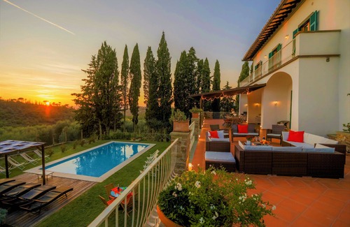 San Casciano in Val di Pesa Villa | Villa de 8 habitaciones con baño, piscina, Chianti, a 14 km de Florencia, WiFi, A / C