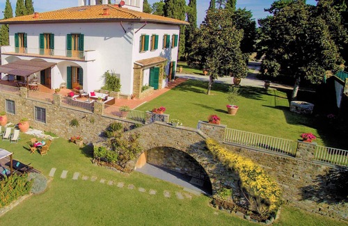 San Casciano in Val di Pesa Villa | Villa de 8 habitaciones con baño, piscina, Chianti, a 14 km de Florencia, WiFi, A / C