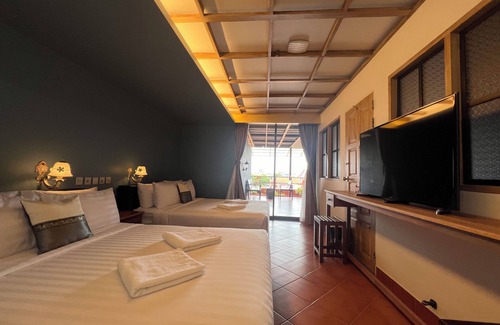 Chana Songkhram Casa | Cha Na Stay at Merry V