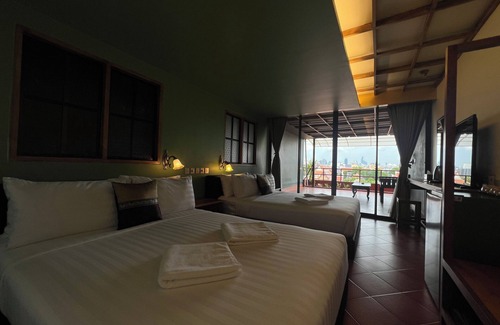Chana Songkhram Casa | Cha Na Stay at Merry V