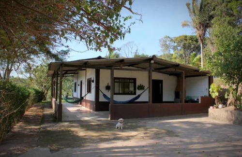 Juquitiba Casa | Chácara Canto das Águas with waterfall inside the property