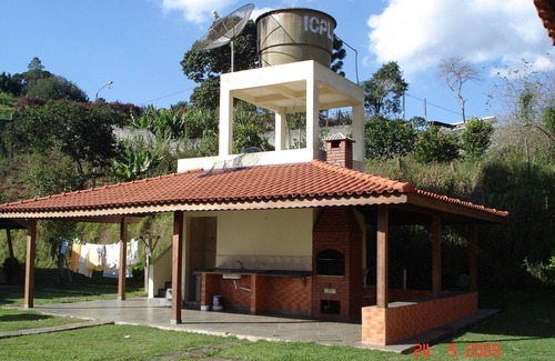 Suzano Casa | Chacara house with fireplace and lake on the property