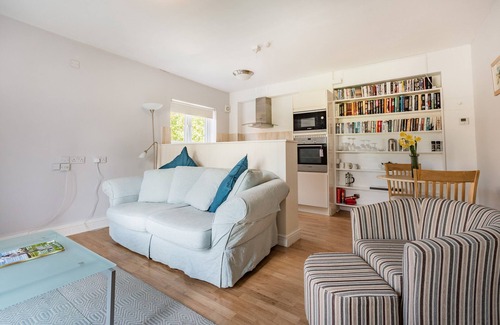 Evesham Cabaña | CHADBURY HOUSE ANNEXE, pet friendly, with a garden in Evesham