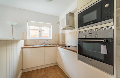 Evesham Cabaña | CHADBURY HOUSE ANNEXE, pet friendly, with a garden in Evesham