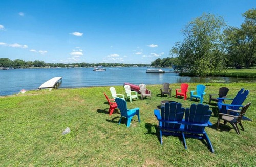 McHenry Casa | Chain O'Lakes Group Getaway-The Johnsburg Estate