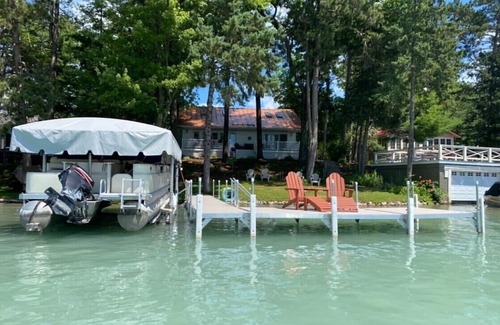 Waupaca Casa | Chain O' Lakes Pleasant Heaven - Sleeps 10