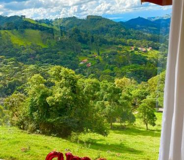 Goncalves Chalet De Esquí | Chalé 2 hidromassagem lareira e cozinha