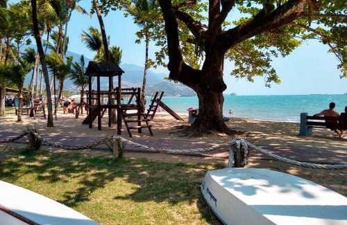 Centro Comercial Chalet De Esquí | Chalé a 5 minutos da Praia do Perequê