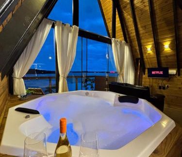 Imarui Cabina | Chalé Beira da Lagoa Jacuzzi, Lareira e Piscina