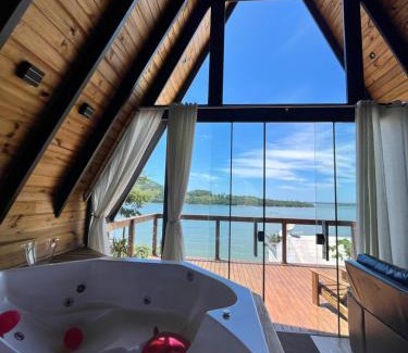 Imarui Cabina | Chalé Beira da Lagoa Jacuzzi, Lareira e Piscina