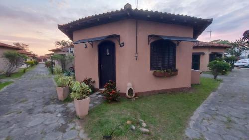 Rio das Ostras Casa | Chalé com 2 quartos a Beira Mar
