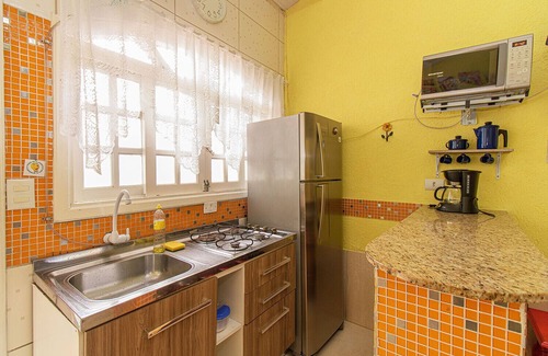 Centro Comercial Chalet De Esquí | Chalé com churrasq a 5 minutos da Praia do Perequê
