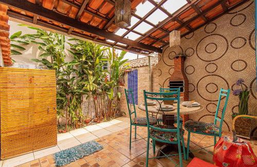 Centro Comercial Chalet De Esquí | Chalé com churrasqueira a 5min da Praia do Perequê