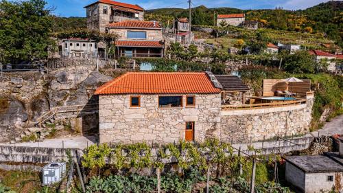 Moncao Chalet De Esquí | Chalé dos Penedos, sossego e piscina privada