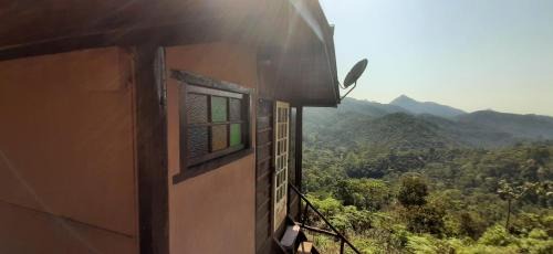 Lumiar Chalet De Esquí | Chalé Pakere Bellavista - visão magnífica do vale e montanhas a mais de mil metros de altitude, wi-fi, sauna, piscina e água de nascente - locação do chalé sem prestação de serviços