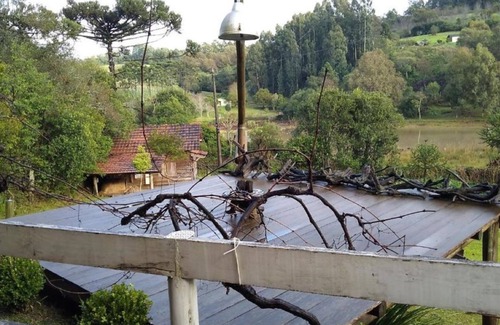 Farroupilha Chalet De Esquí | Chalé Rústico na Serra Gaúcha as Margens da Represa do Rio Buratti