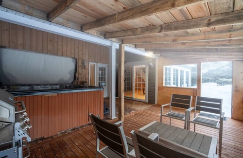 Matawinie Regional County Municipality Apartamento | Chalet Synergie|Hot Tub | River & Kayaks |Sleeps 8