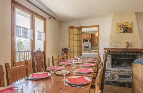 Saint-Marcel Chalet De Esquí | Chalet, balcón, chimenea o estufa a leña, parking, tv, local para esquís, 130m²