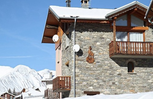 Saint-Marcel Chalet De Esquí | Chalet, terraza, balcón, chimenea o estufa a leña, parking, tv, local para esquís, 120m²