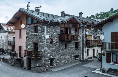 Saint-Marcel Chalet De Esquí | Chalet, terraza, balcón, chimenea o estufa a leña, parking, tv, local para esquís, 120m²