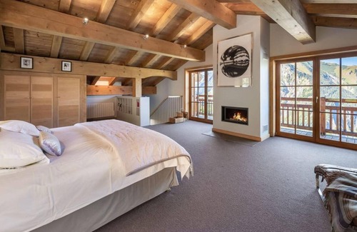 Beranger Chalet De Esquí | Chalet, terraza, balcón, chimenea o estufa a leña, parking, tv, local para esquís, 430m²