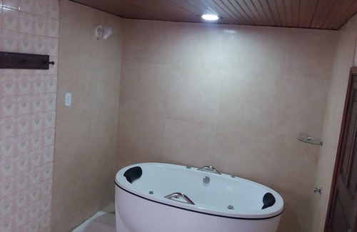 Penedo Chalet De Esquí | Chalé das Carpas en Penedo frente a la cascada con cocina completa.
