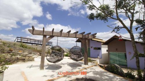 Bezerros Chalet De Esquí | Chale em Serra Negra com vista para montanha