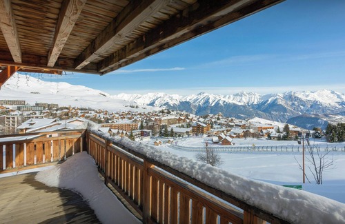 La Toussuire Chalet De Esquí | Chalet Temaïa - ski heaven stay for 12 indoor pool and sauna - OVO Network