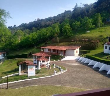 Cunha Cabina | Chale na natureza dentro pousada pedacinho do ceu