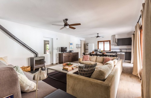 Estepona Chalet De Esquí | CHALET CON PISCINA A 1KM DEL CENTRO URBANO PARA 8 PERSONAS