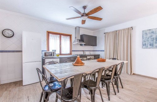Estepona Chalet De Esquí | CHALET CON PISCINA A 1KM DEL CENTRO URBANO PARA 8 PERSONAS