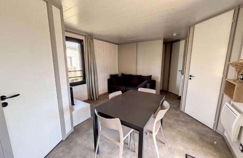 Jullouville Chalet De Esquí | Chalet à Jullouville - 6 couchages, piscine chauffée, près de la plage et commerces - FR-1-361-523