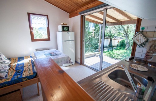 Montreal Chalet De Esquí | CHALET 1 - Terraza, muebles de jardín, hermosa vista, piscina, entretenimiento de verano.