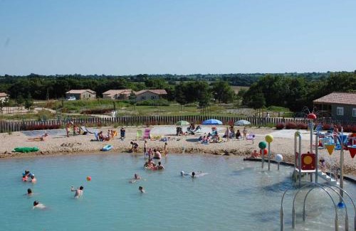 La Chapelle-Hermier Chalet De Esquí | Chalet 2 Chambres avec Piscine Chauffée Près du Lac du Jaunay, Idéal Familles - FR-1-783-7