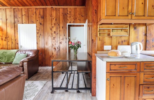 Dinas Mawddwy Cabaña | CHALET 2, pet friendly, character holiday cottage in Dinas Mawddwy
