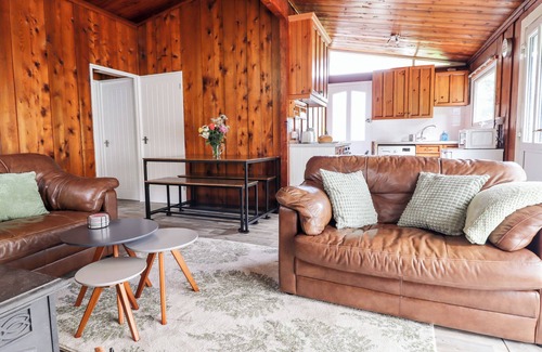 Dinas Mawddwy Cabaña | CHALET 2, pet friendly, character holiday cottage in Dinas Mawddwy
