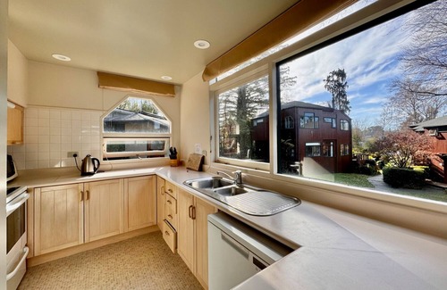 Taupo Chalet De Esquí | Chalet 2, The Retreat - located within a private lakefront estate