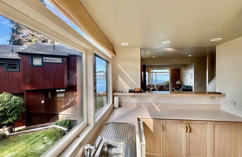 Taupo Chalet De Esquí | Chalet 2, The Retreat - located within a private lakefront estate