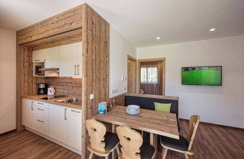 Tesimo Apartamento | Chalet '3 65m²' con vistas a la montaña, piscina comunitaria y wifi
