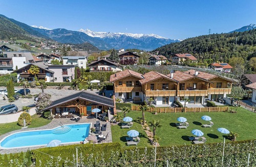 Tesimo Apartamento | Chalet '3 65m²' con vistas a la montaña, piscina comunitaria y wifi