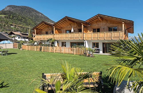 Tesimo Chalet De Esquí | Chalet '4 55m²' con vistas a la montaña, piscina comunitaria y wifi