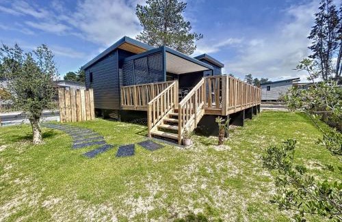 Jullouville Chalet De Esquí | Chalet 4 pers avec piscine chauffée, terrasse privative, à 2 pas de la plage et commerces - FR-1-361-467