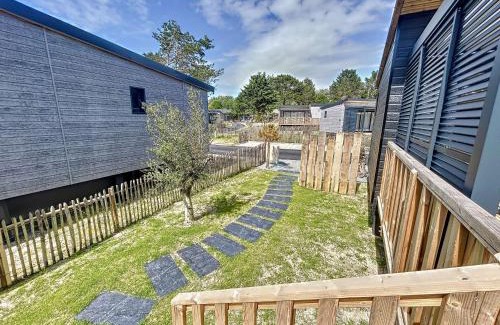 Jullouville Chalet De Esquí | Chalet 4 pers avec piscine chauffée, terrasse privative, à 2 pas de la plage et commerces - FR-1-361-467